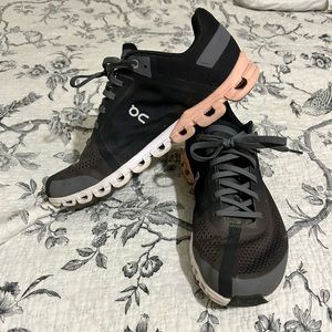 On Cloudflow Women’s 10 Wide